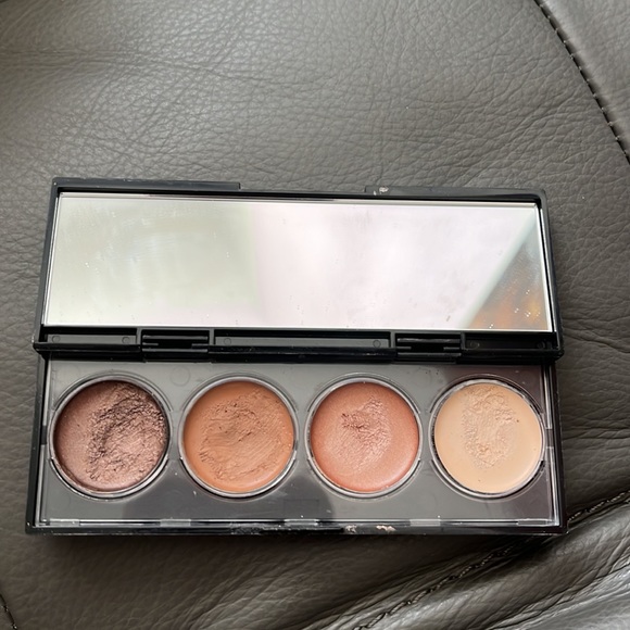 Nice cream eyes shadow. Got tired of it. - Picture 2 of 3